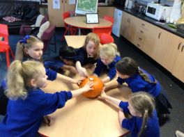 P2/3 pumpkin carving.