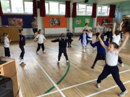 P2 enjoying their PE lesson. 