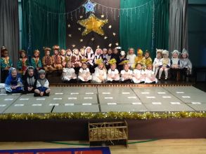 'A Wriggley Nativity' in P1